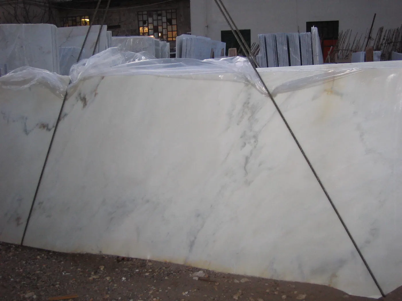 Cremo Delicato мрамор, поверхность плиты – Marmi di Carrara – светло-серый, фиолетовый (4)