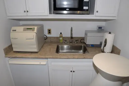 Bagno: EFTA00001866 - Compact kitchenette with a microwave sink and countertop appliances includi