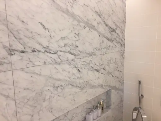 Bagno in pietra naturale – Marmi di Carrara