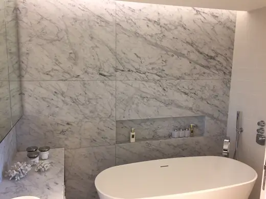 Bagno in pietra naturale – Marmi di Carrara