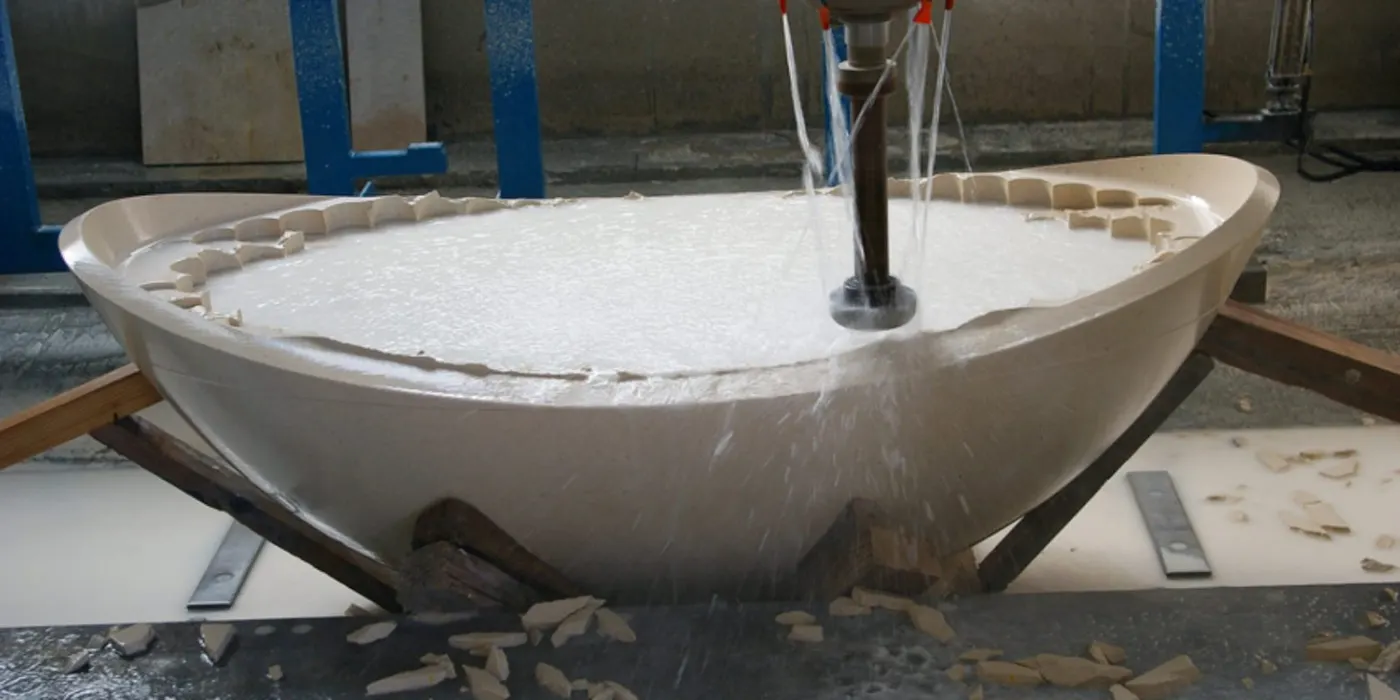 Bathroom in natural stone – Marmi di Carrara