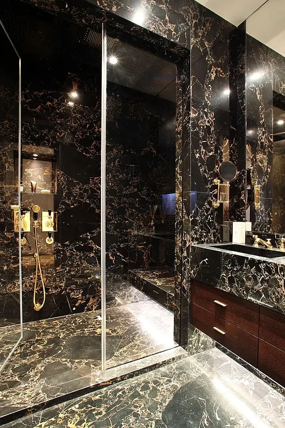 Bagno in pietra naturale – Marmi di Carrara