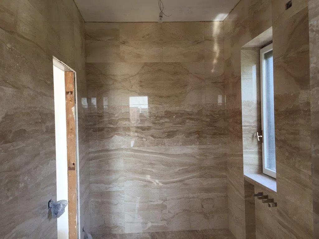 Baño en piedra natural – Marmi di Carrara