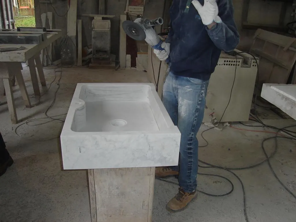 Baño en piedra natural – Marmi di Carrara