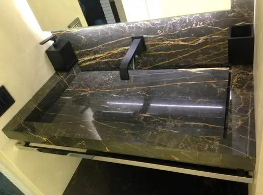 Bagno in pietra naturale – Marmi di Carrara