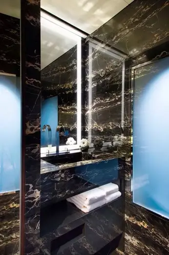 Bagno in pietra naturale – Marmi di Carrara