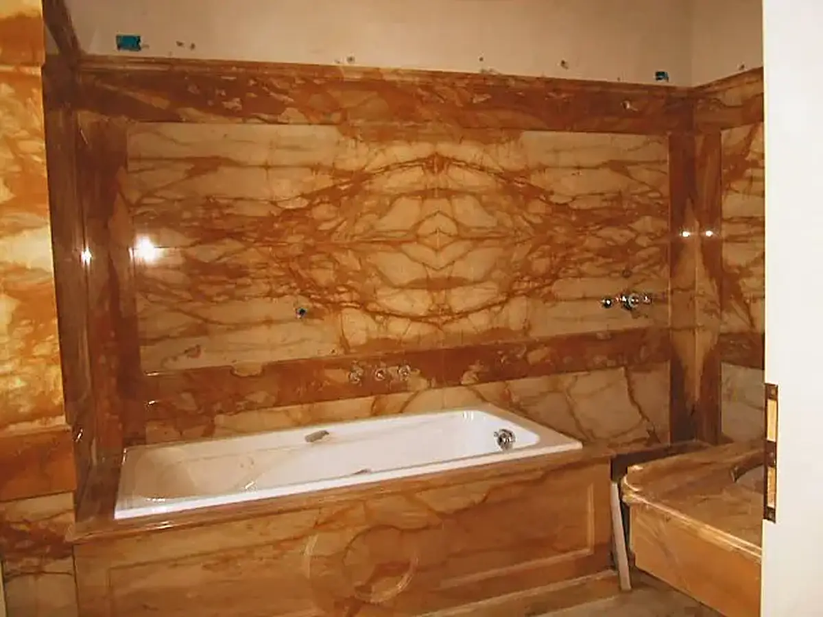 Baño en piedra natural – Marmi di Carrara