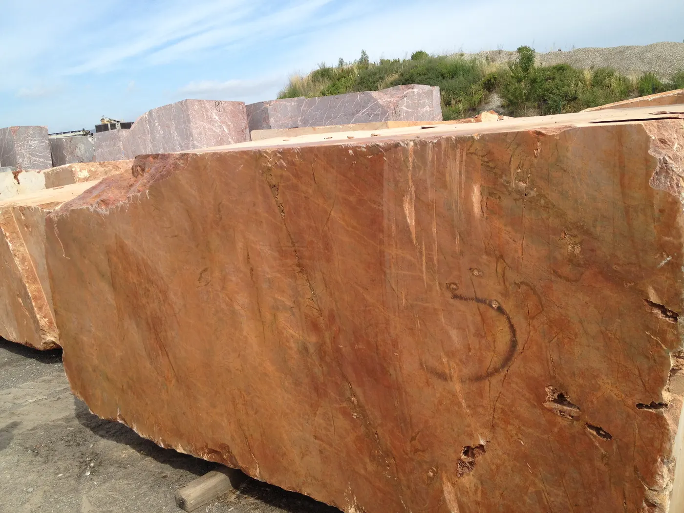 Quarry block in natural stone – Marmi di Carrara