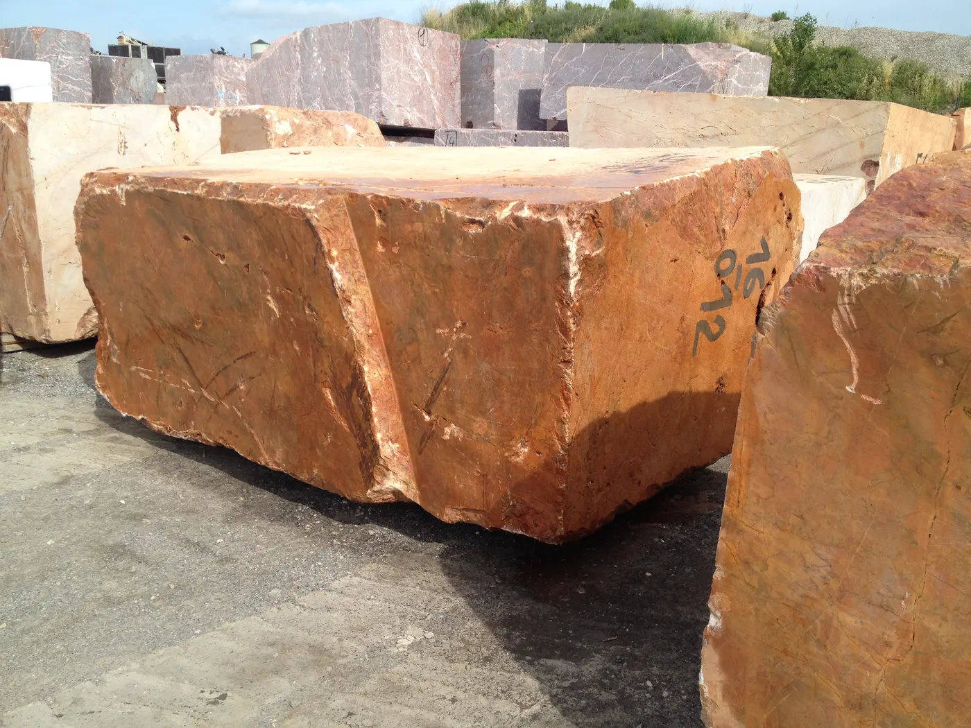 Quarry block in natural stone – Marmi di Carrara