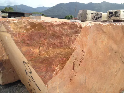 Blocco di cava in pietra naturale – Marmi di Carrara