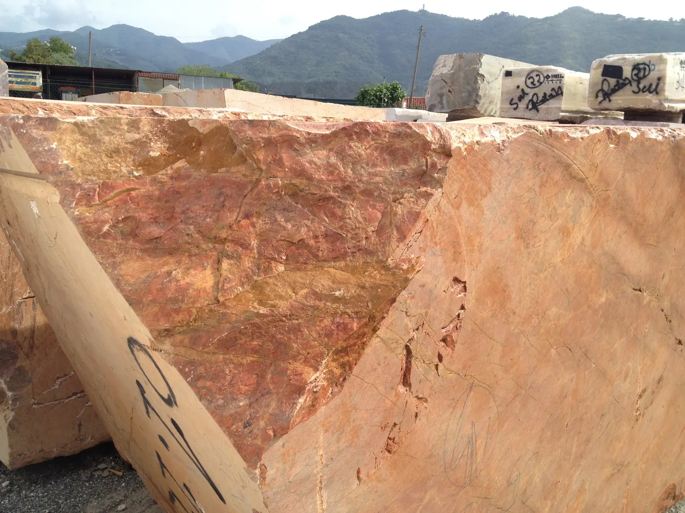 Quarry block in natural stone – Marmi di Carrara
