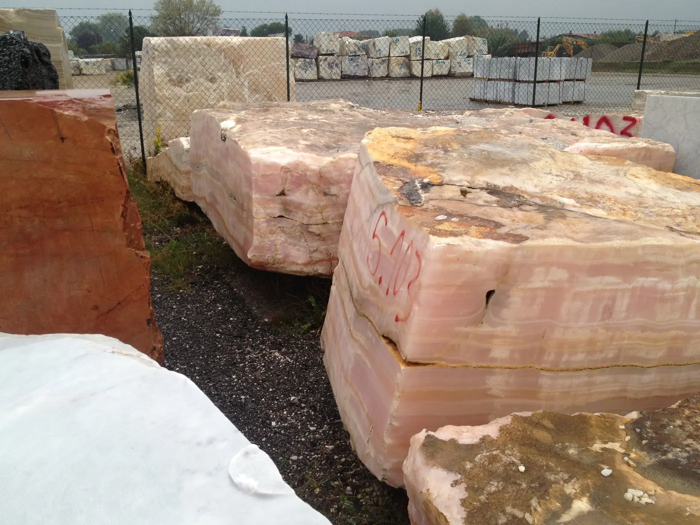 Quarry block in natural stone – Marmi di Carrara