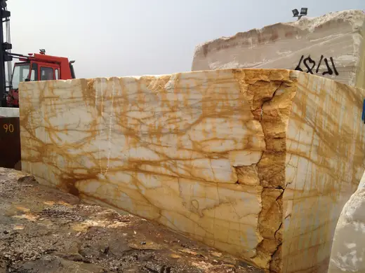 Blocco di cava in pietra naturale – Marmi di Carrara
