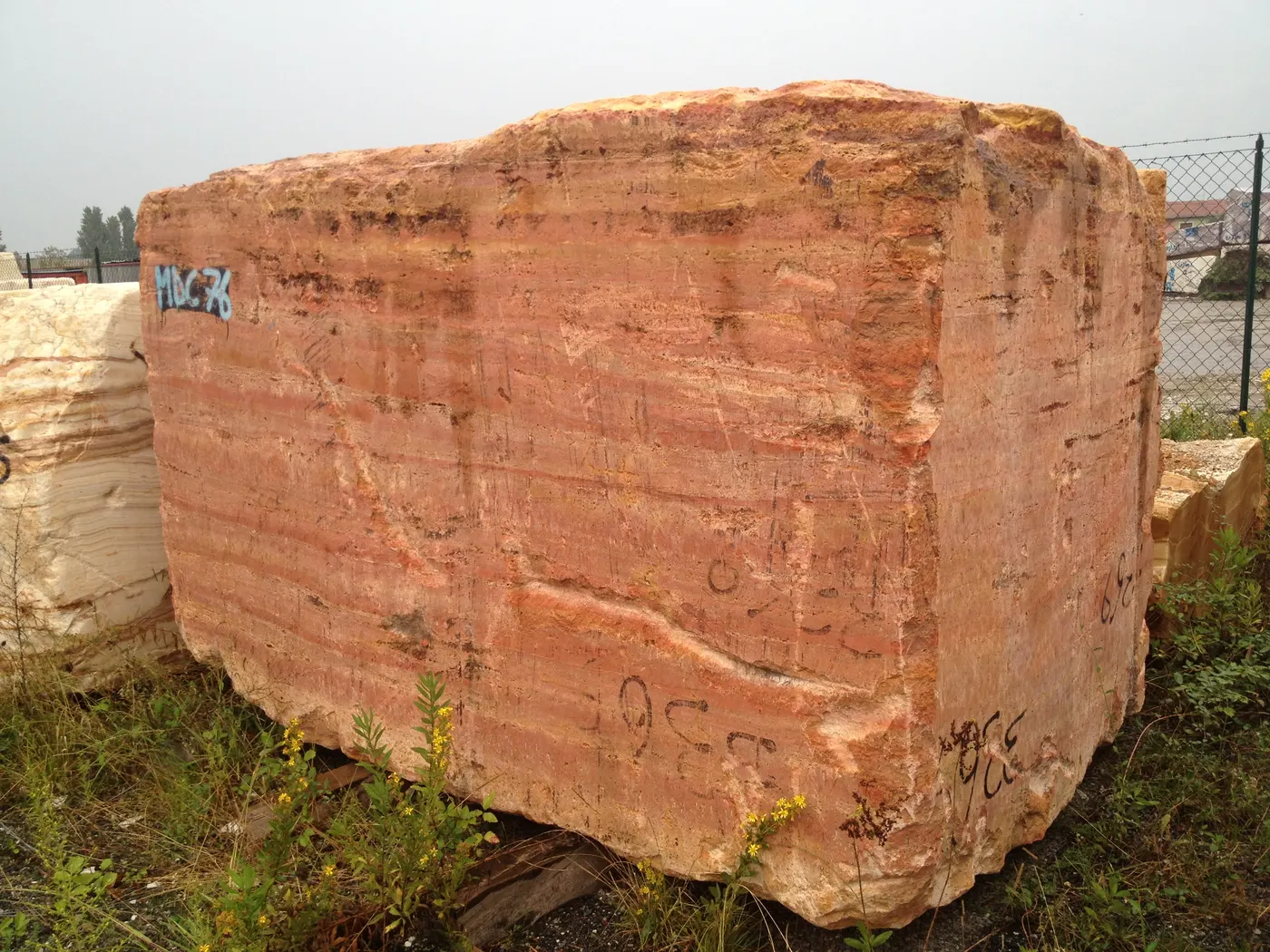 Quarry block in natural stone – Marmi di Carrara