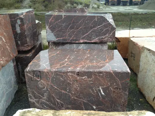 Blocco di cava in pietra naturale – Marmi di Carrara