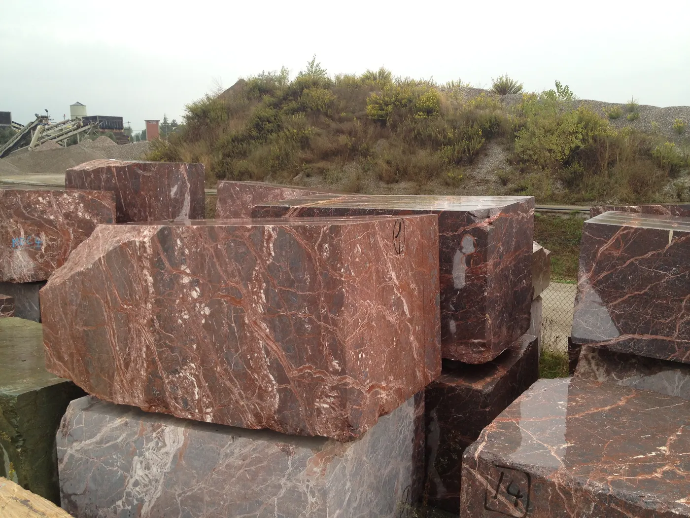 Quarry block in natural stone – Marmi di Carrara
