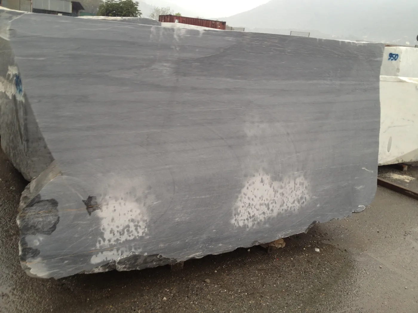 Quarry block in natural stone – Marmi di Carrara