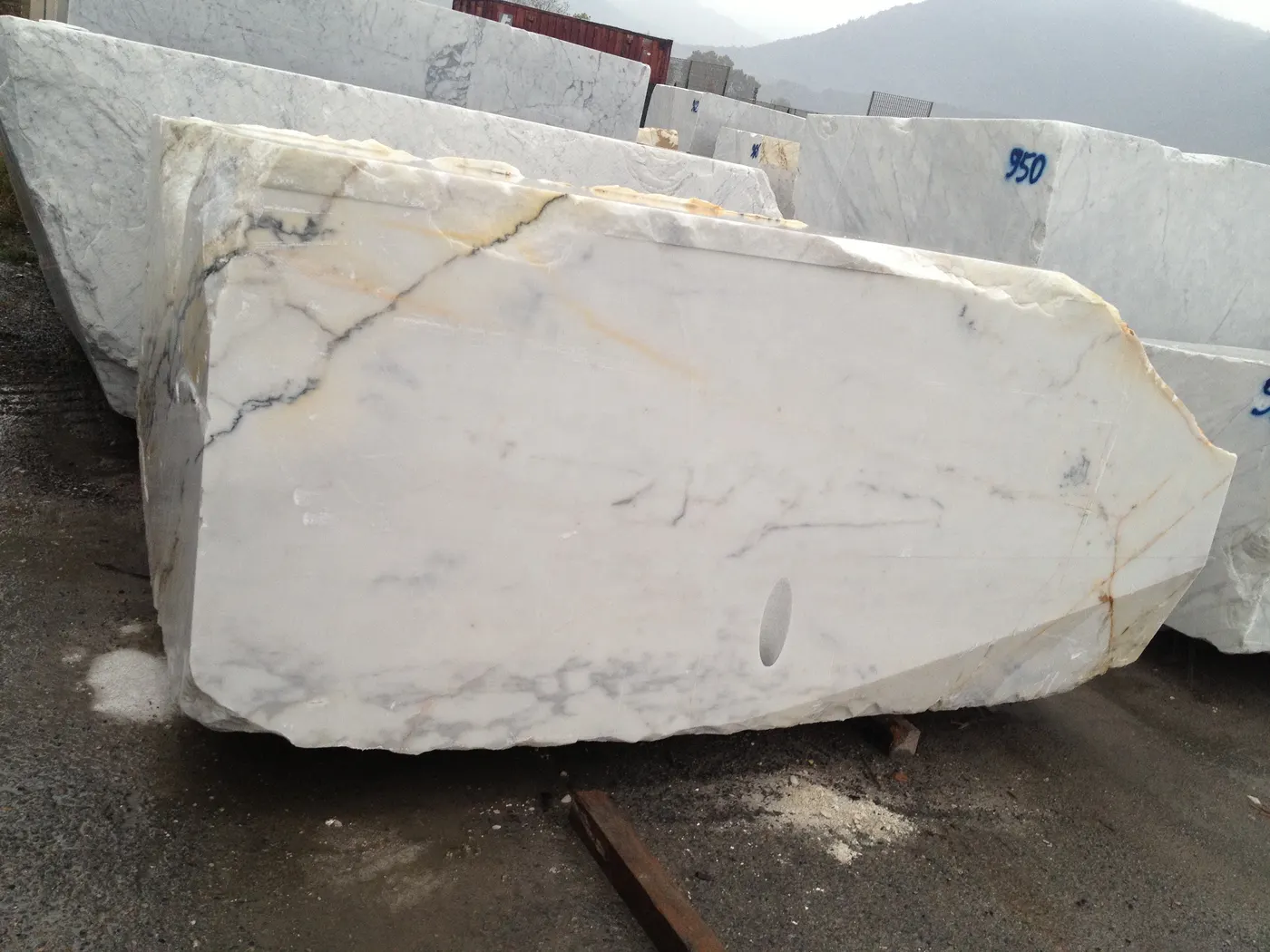 Quarry block in natural stone – Marmi di Carrara