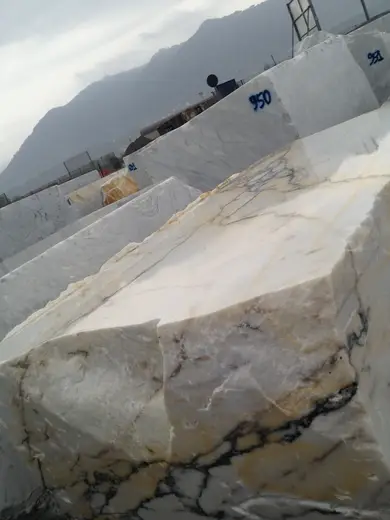 Blocco di cava in pietra naturale – Marmi di Carrara