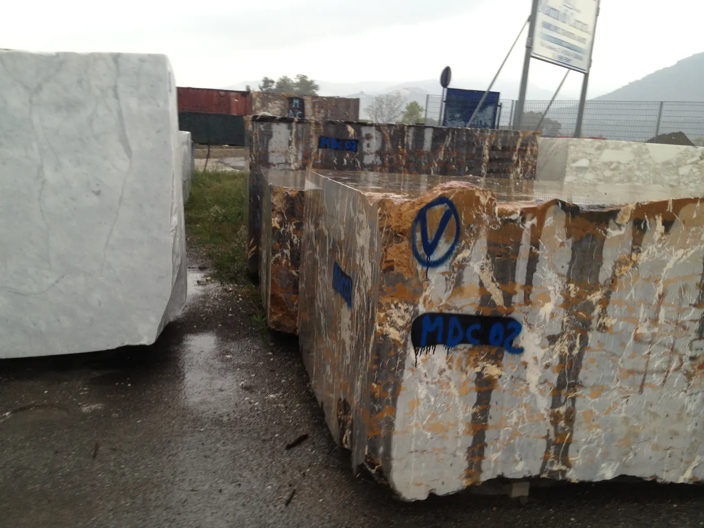 Quarry block in natural stone – Marmi di Carrara