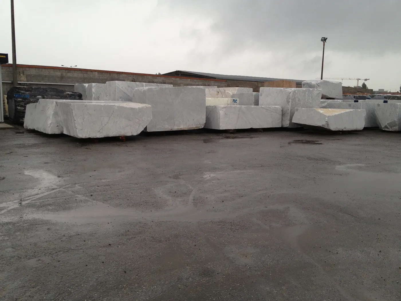 Quarry block in natural stone – Marmi di Carrara