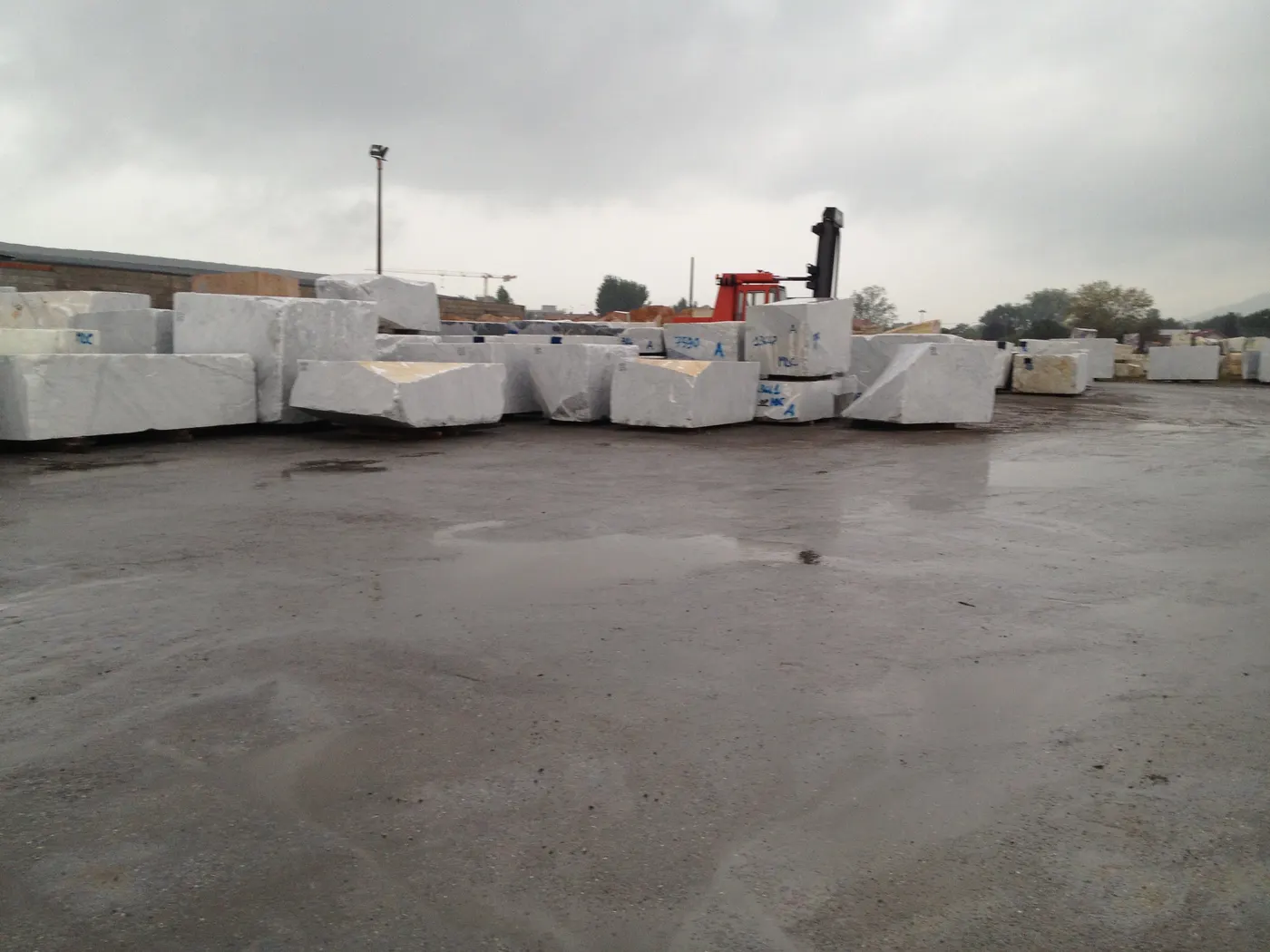 Quarry block in natural stone – Marmi di Carrara