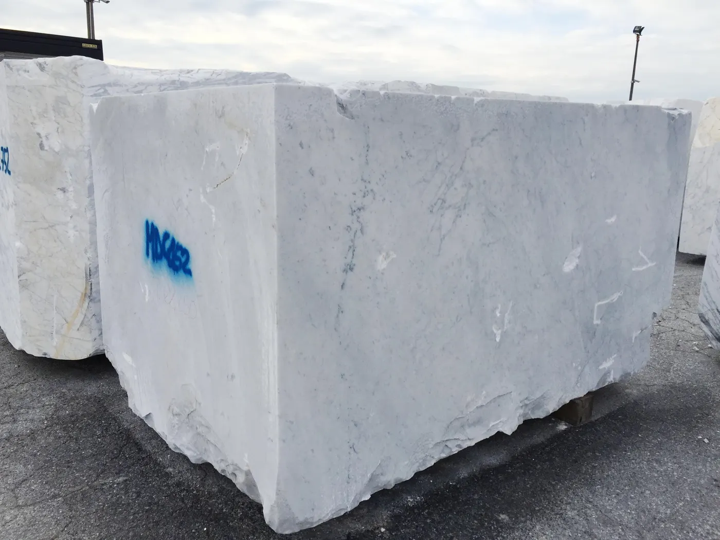 Quarry block in natural stone – Marmi di Carrara
