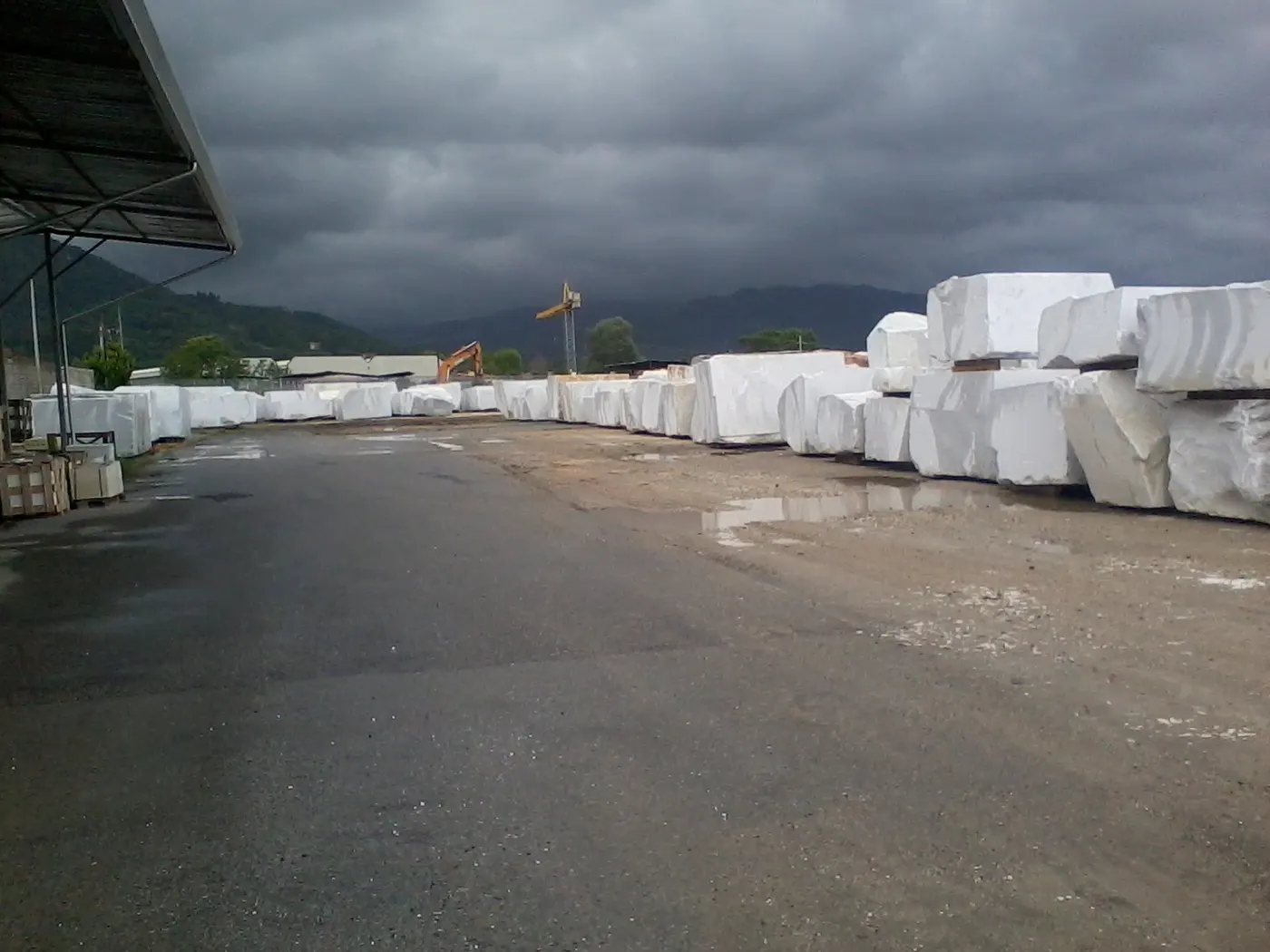 Quarry block in natural stone – Marmi di Carrara