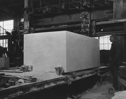 Blocco di cava: Marble Block in Production (c28aec8a-dd97-4e19-8c4e-4cb5cf32e926)