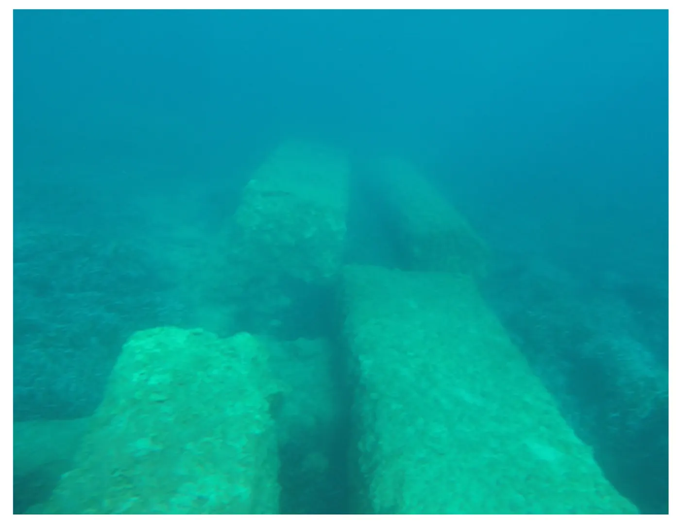 Quarry block: Methoni Bay, shipwreck site 2, marble blocks and columns