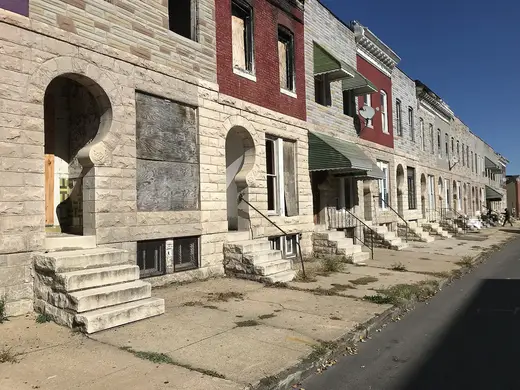 Blocco di cava: Marble-fronted rowhouses, 1700 block of E. Oliver Street (north side), Baltimore, MD 21213