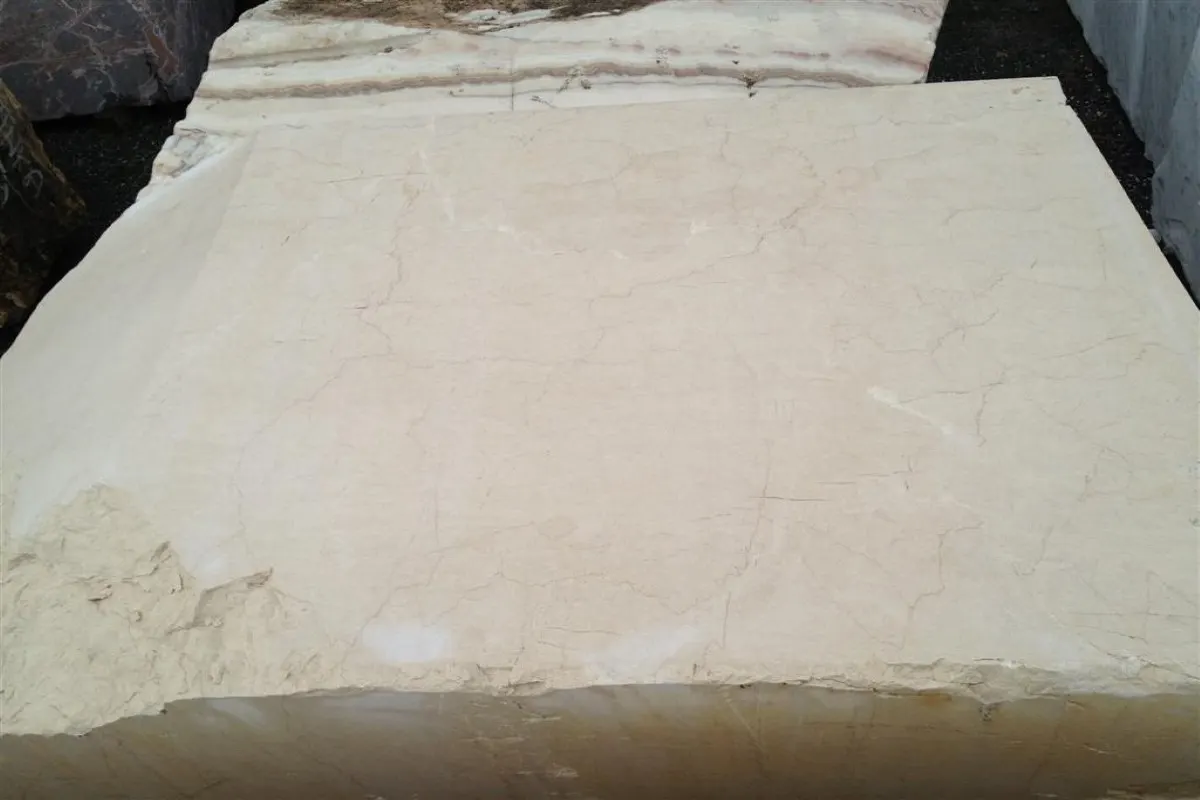 Карьерный блок из натурального камня – Marmi di Carrara