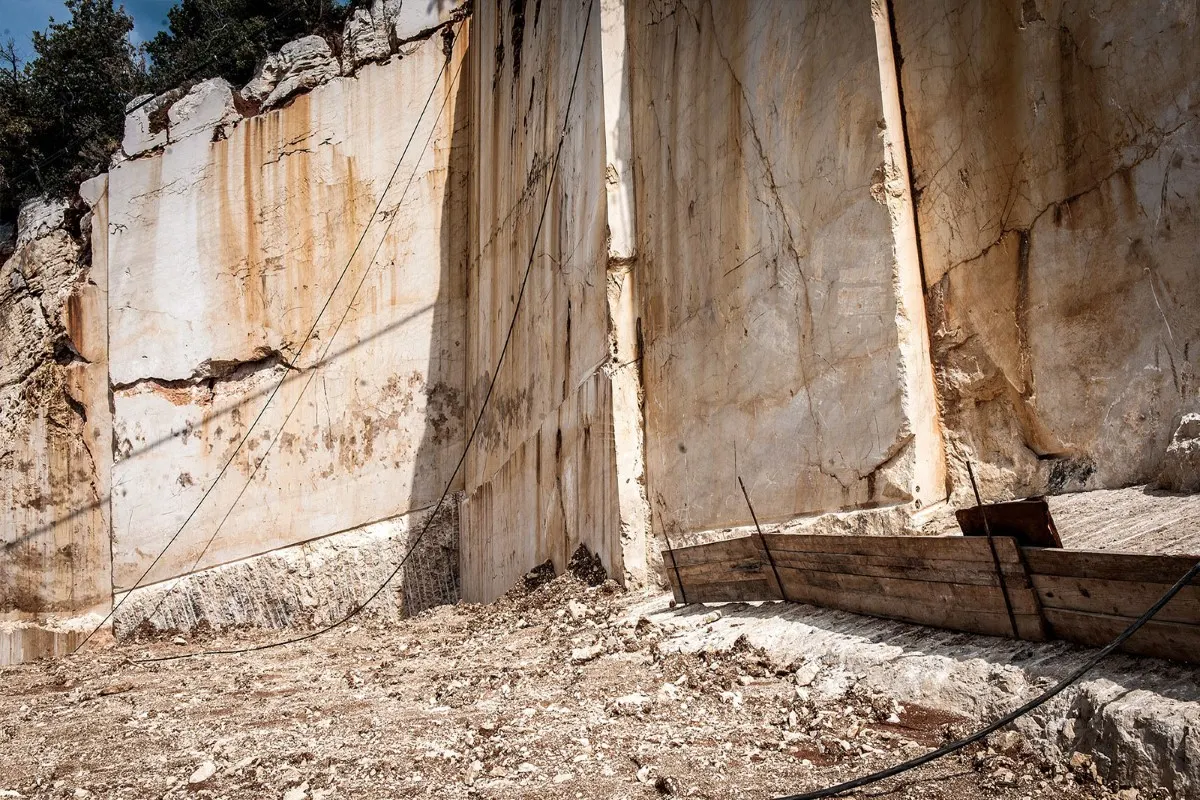 Bloque de cantera en piedra natural – Marmi di Carrara