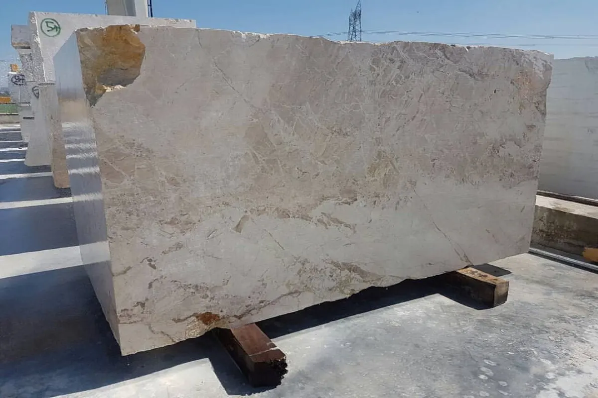 Quarry block in natural stone – Marmi di Carrara
