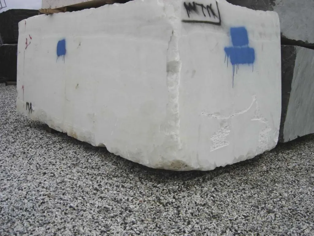 Quarry block in natural stone – Marmi di Carrara