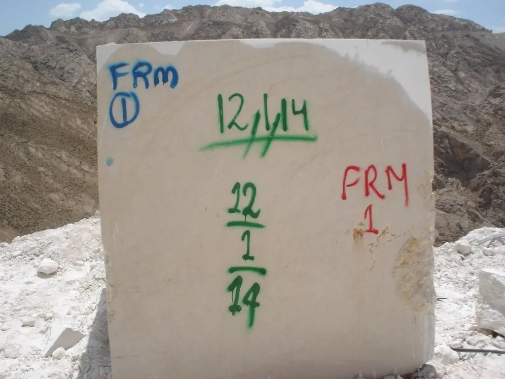 Quarry block in natural stone – Marmi di Carrara