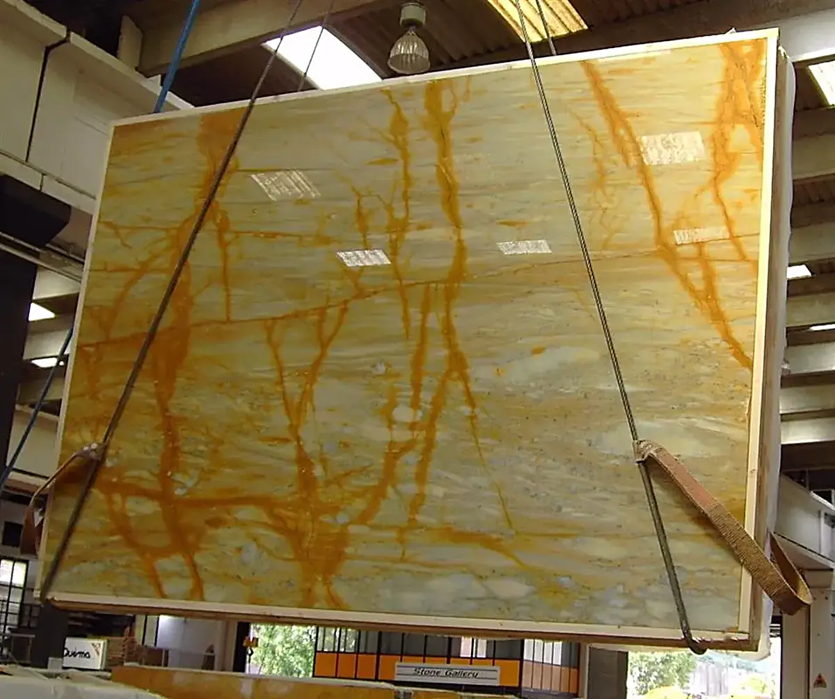 Quarry block in natural stone – Marmi di Carrara