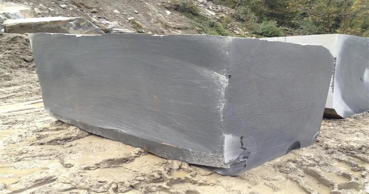 Quarry block in natural stone – Marmi di Carrara