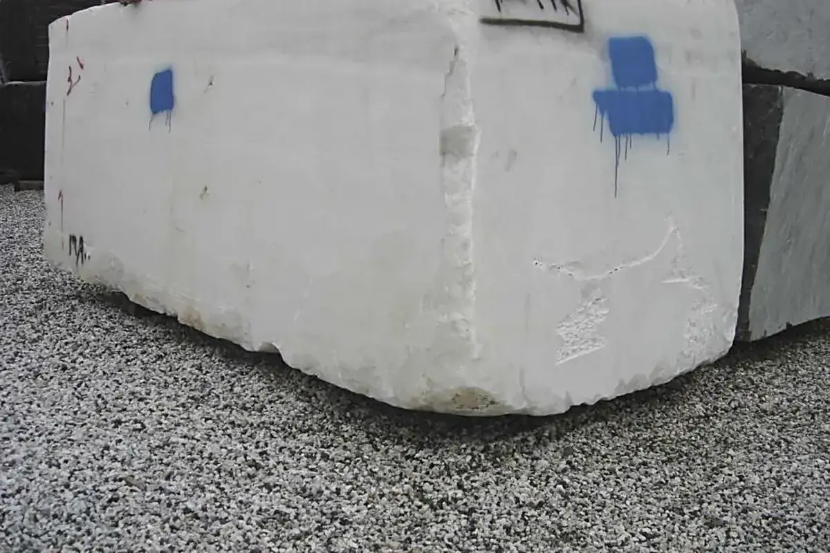 Quarry block in natural stone – Marmi di Carrara