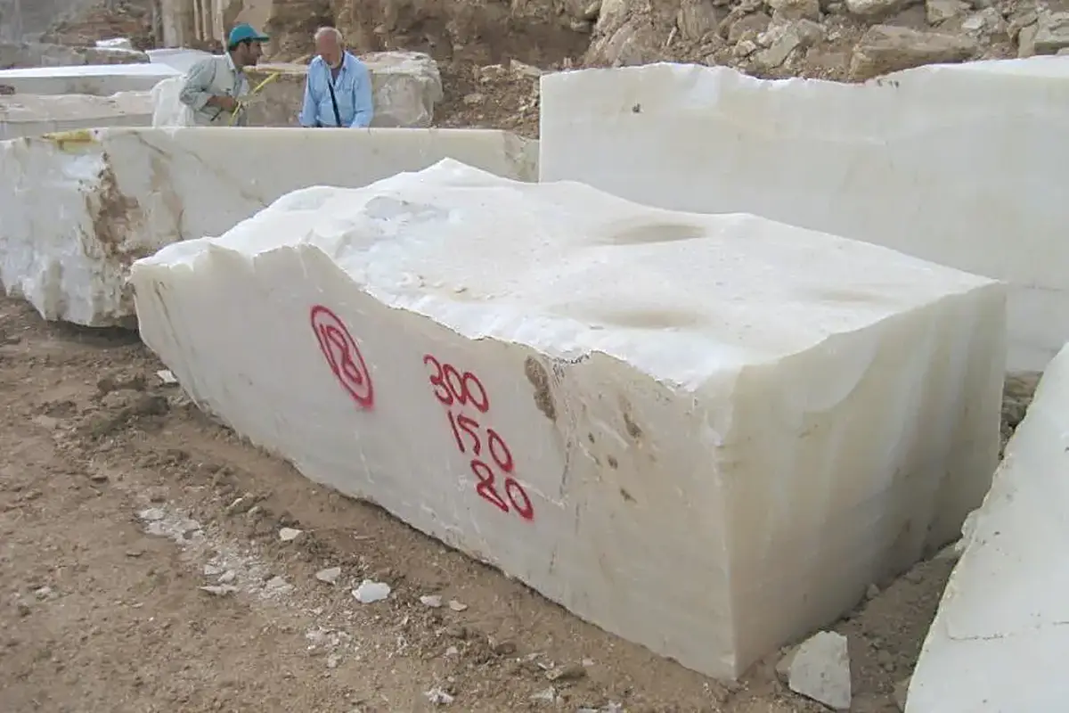 Quarry block in natural stone – Marmi di Carrara
