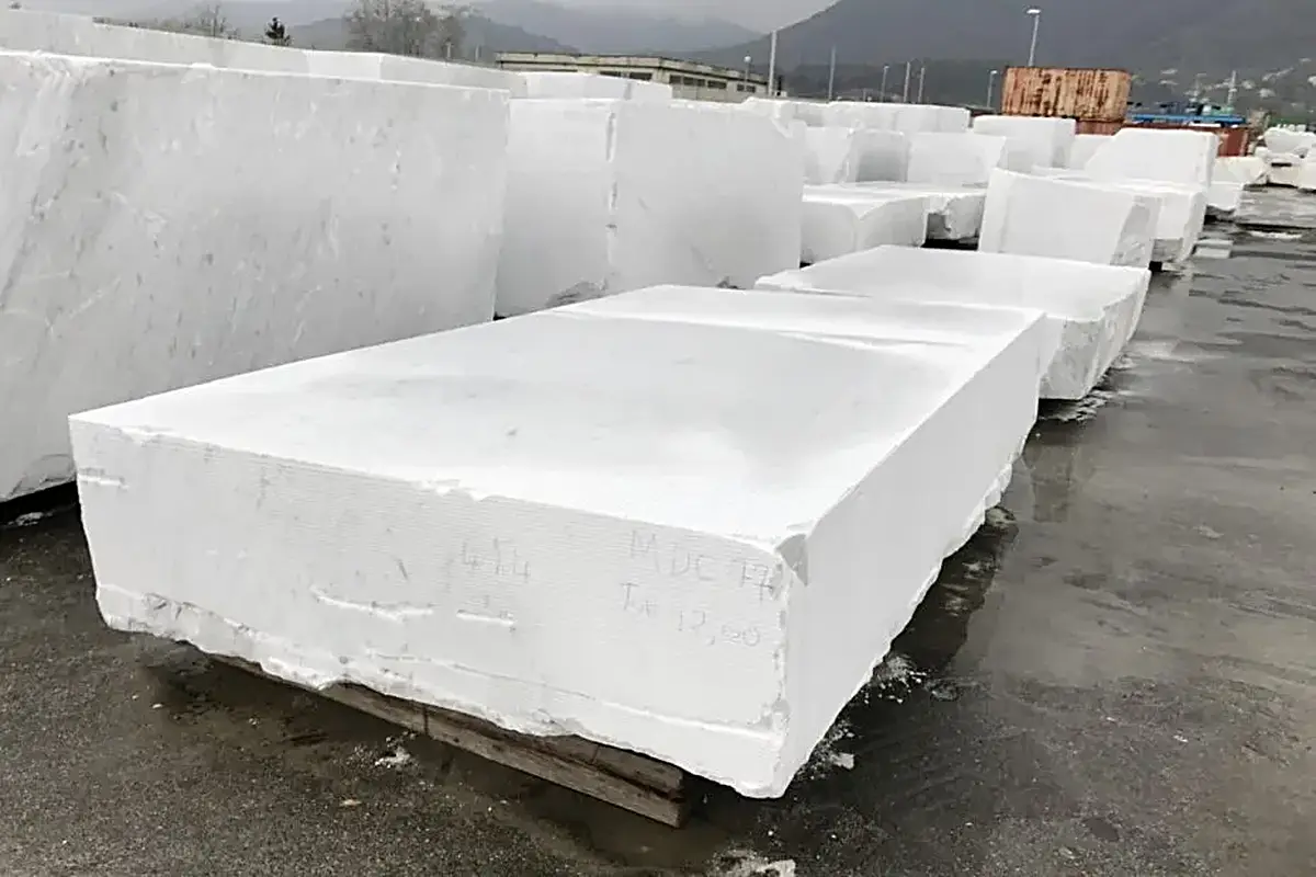 Quarry block in natural stone – Marmi di Carrara
