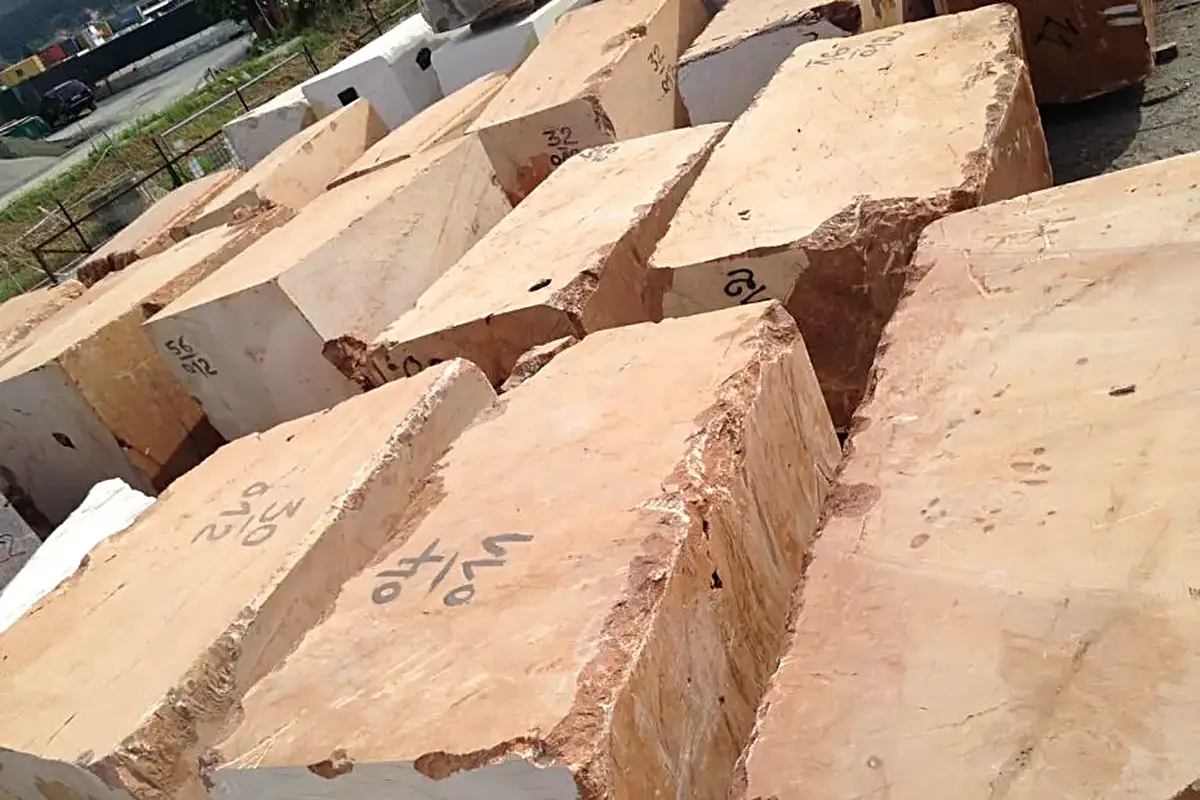 Quarry block in natural stone – Marmi di Carrara