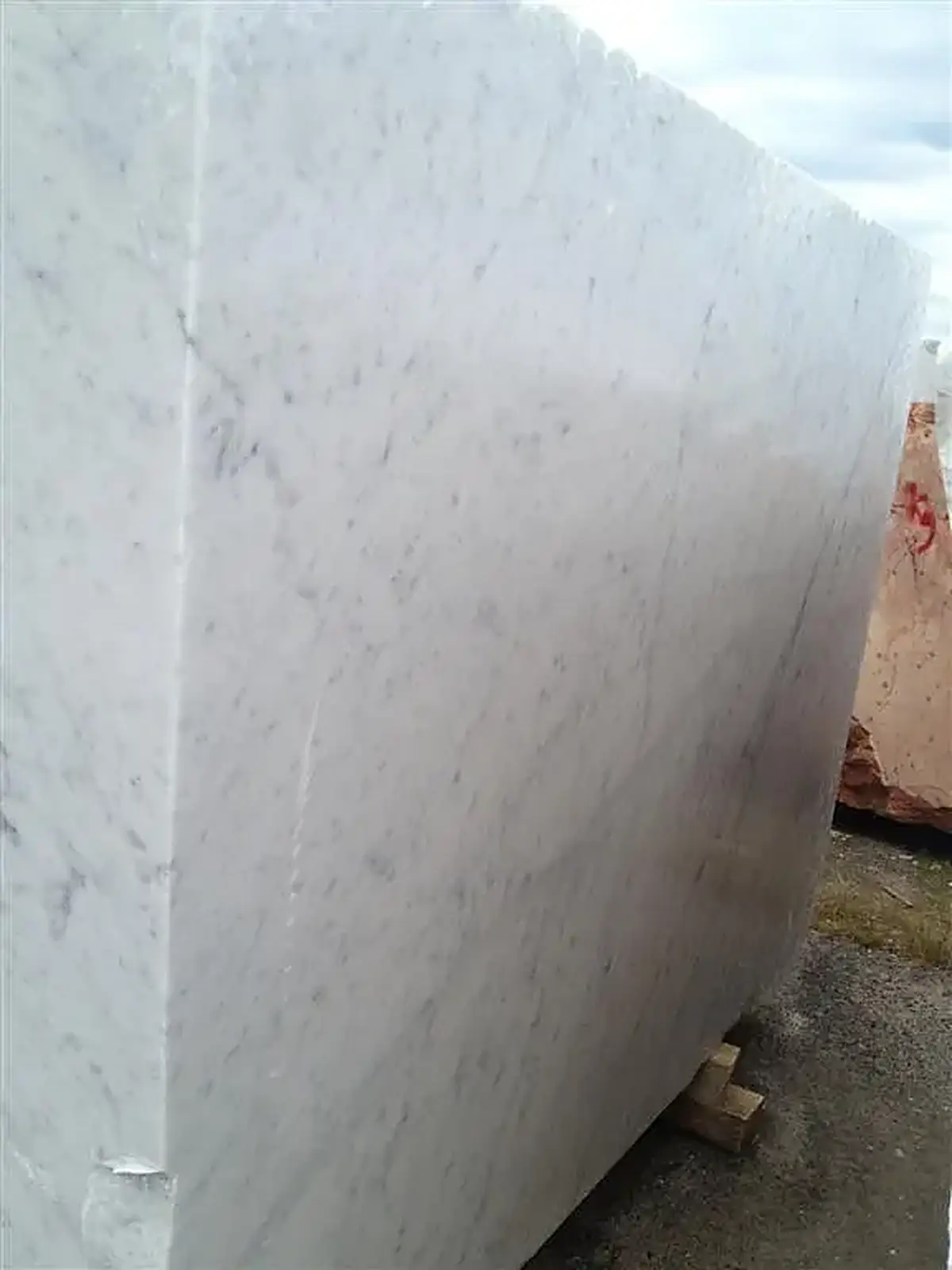 Quarry block in natural stone – Marmi di Carrara
