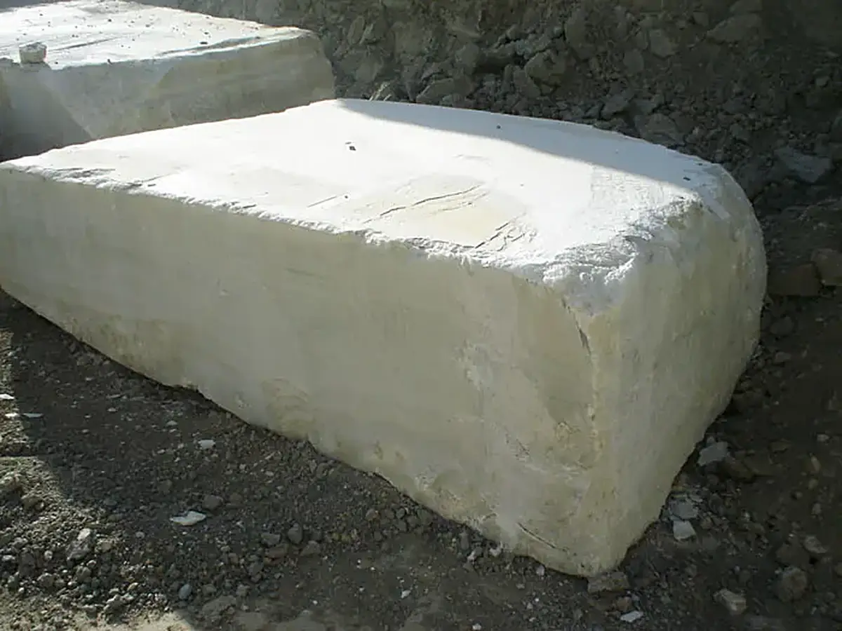 Quarry block in natural stone – Marmi di Carrara