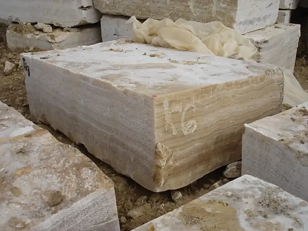 Quarry block in natural stone – Marmi di Carrara