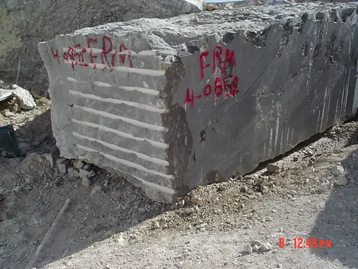 Quarry block in natural stone – Marmi di Carrara