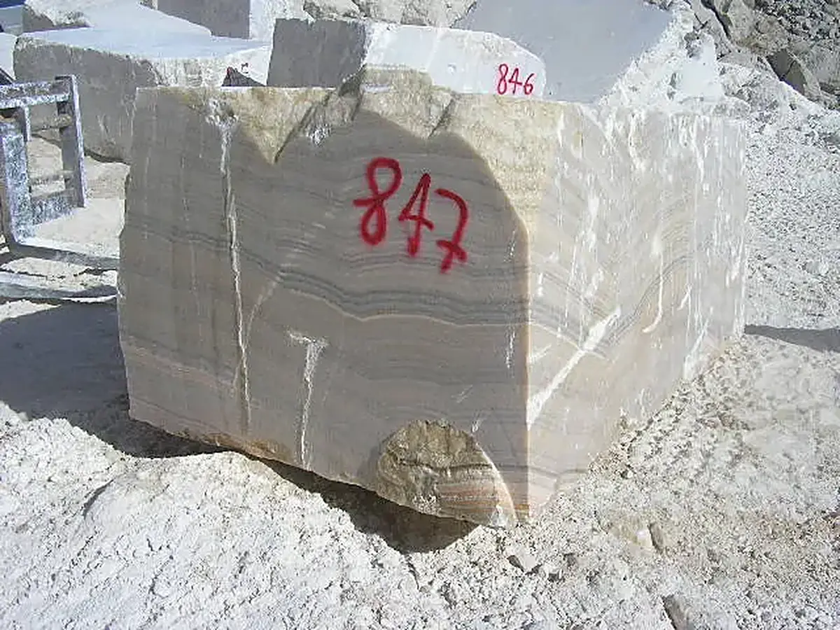 Quarry block in natural stone – Marmi di Carrara