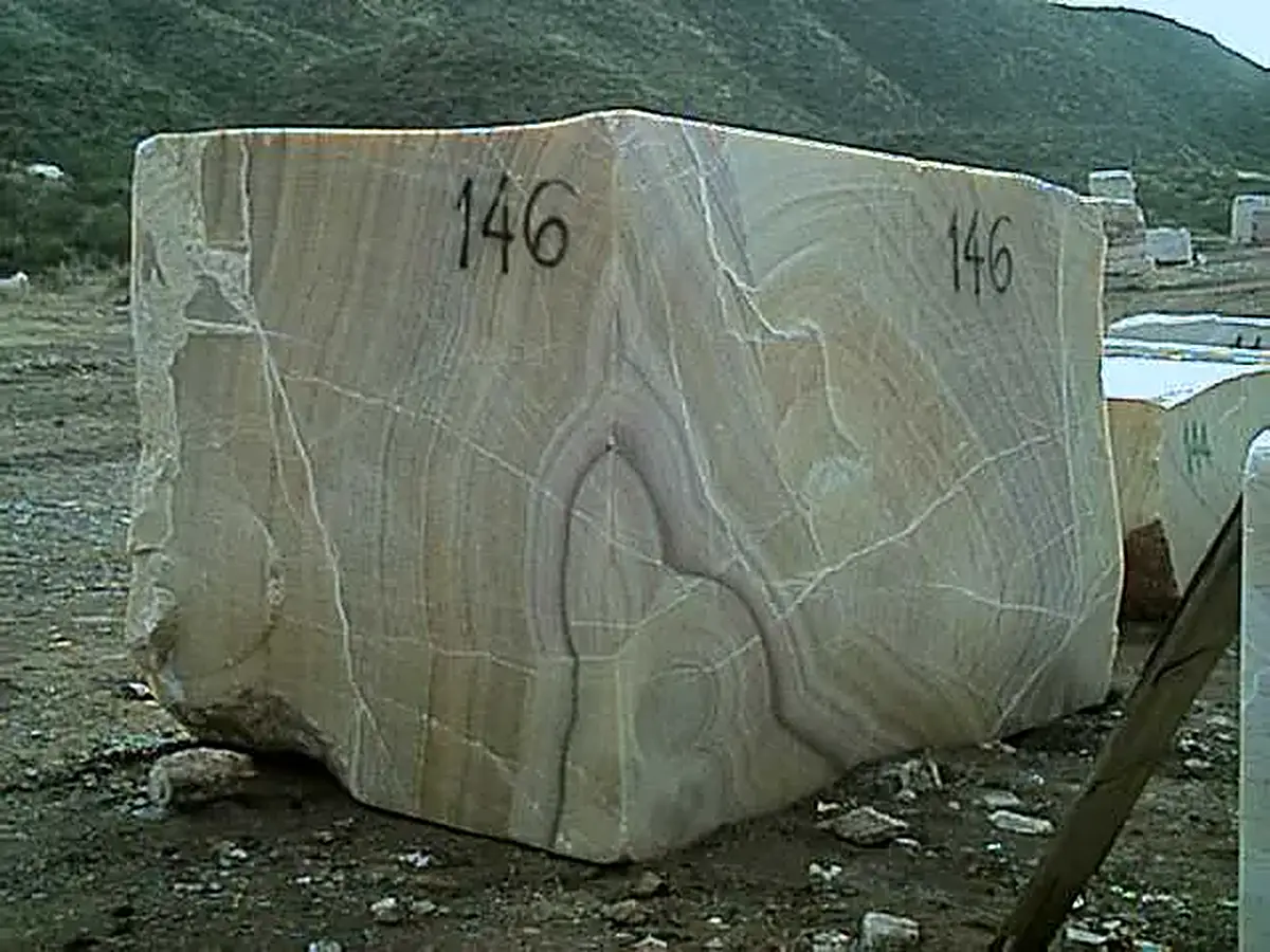 Quarry block in natural stone – Marmi di Carrara