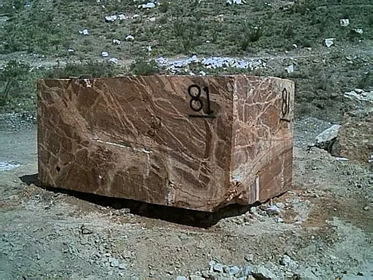 Quarry block in natural stone – Marmi di Carrara