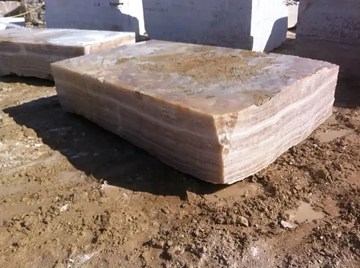 Bloc de carrière en pierre naturelle – Marmi di Carrara